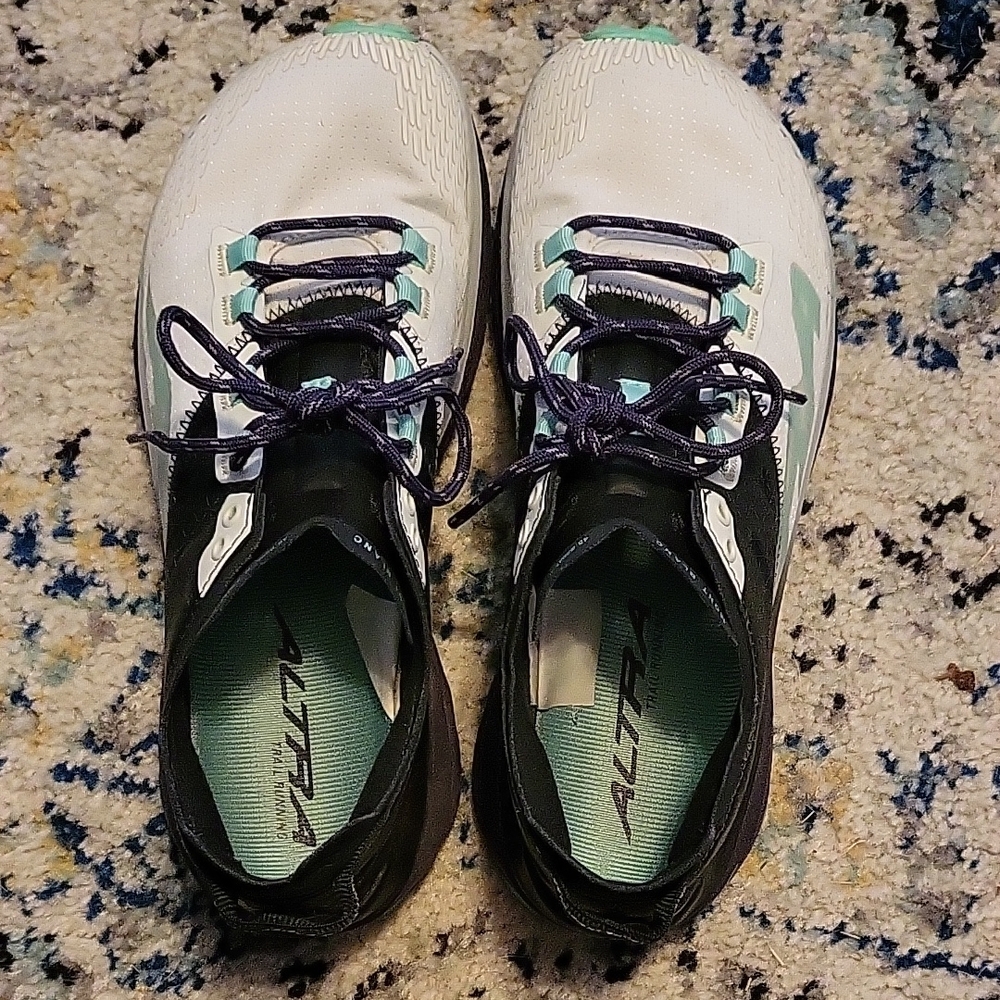 Altra Athletic Shoes 7.5 Womens Mont Blanc. Minimally Used.